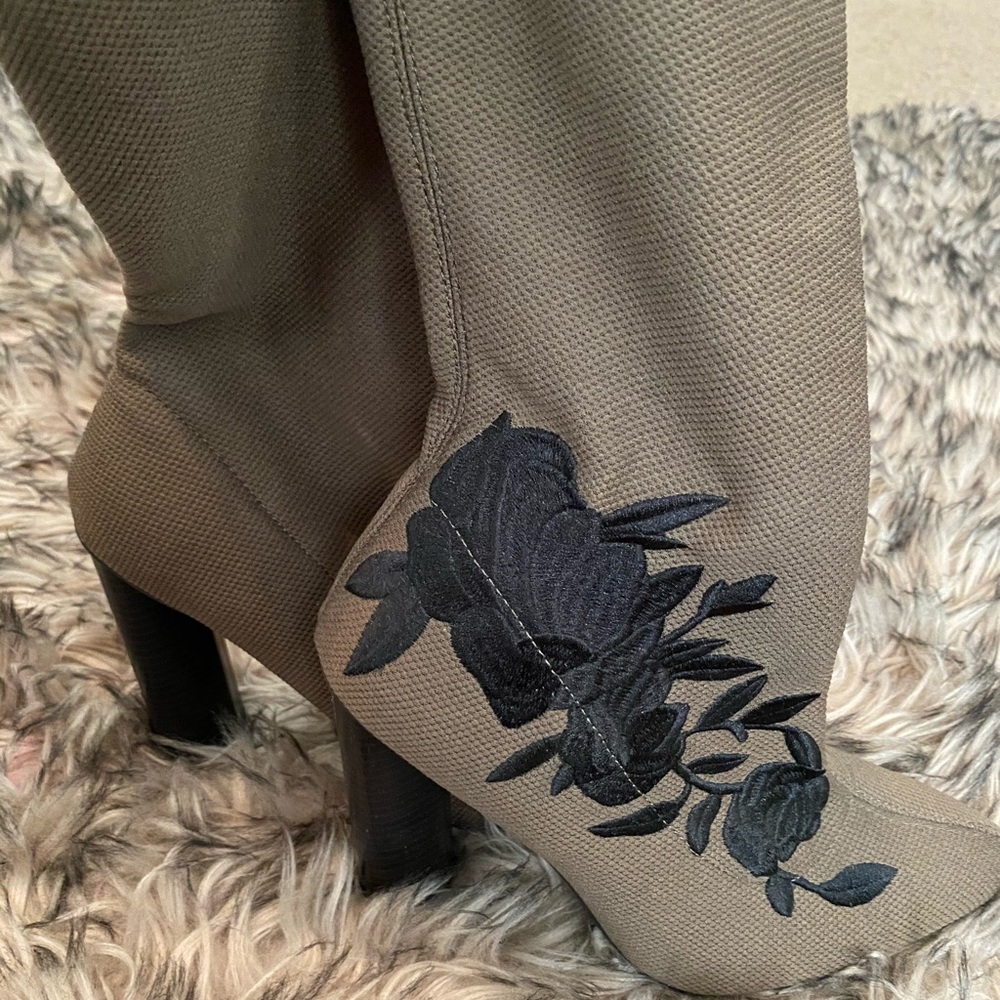 Charlotte Russe Floral Print booties